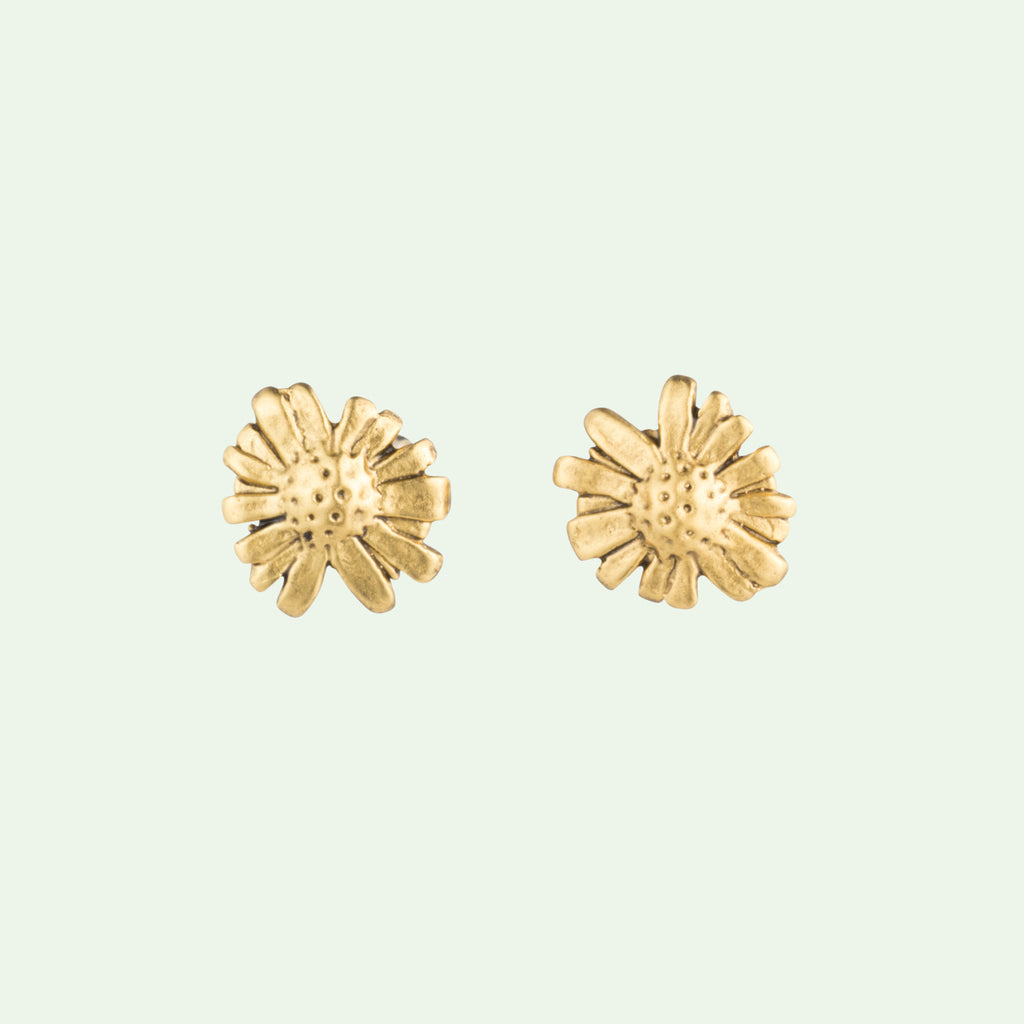 Flower stud earrings